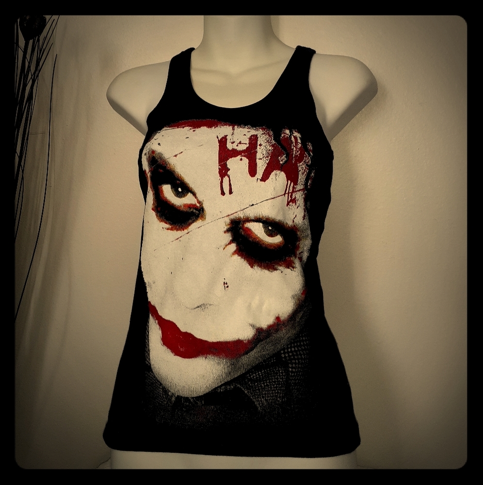 Woman Petit.  TShirt. Punk Rock